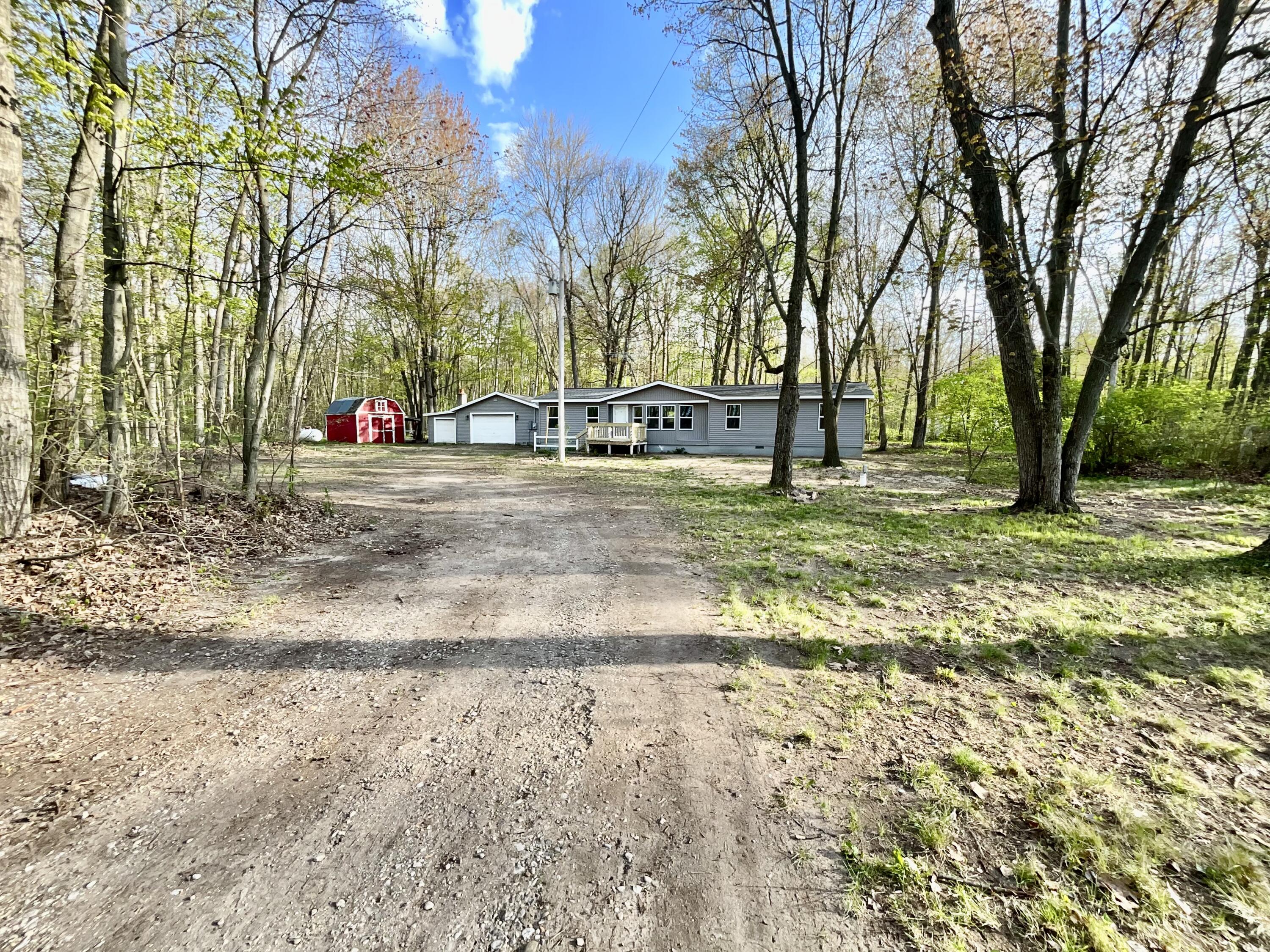 6249 East Tamarack Road Vestaburg, MI 48891 - Photo 21 of 26 Driveway