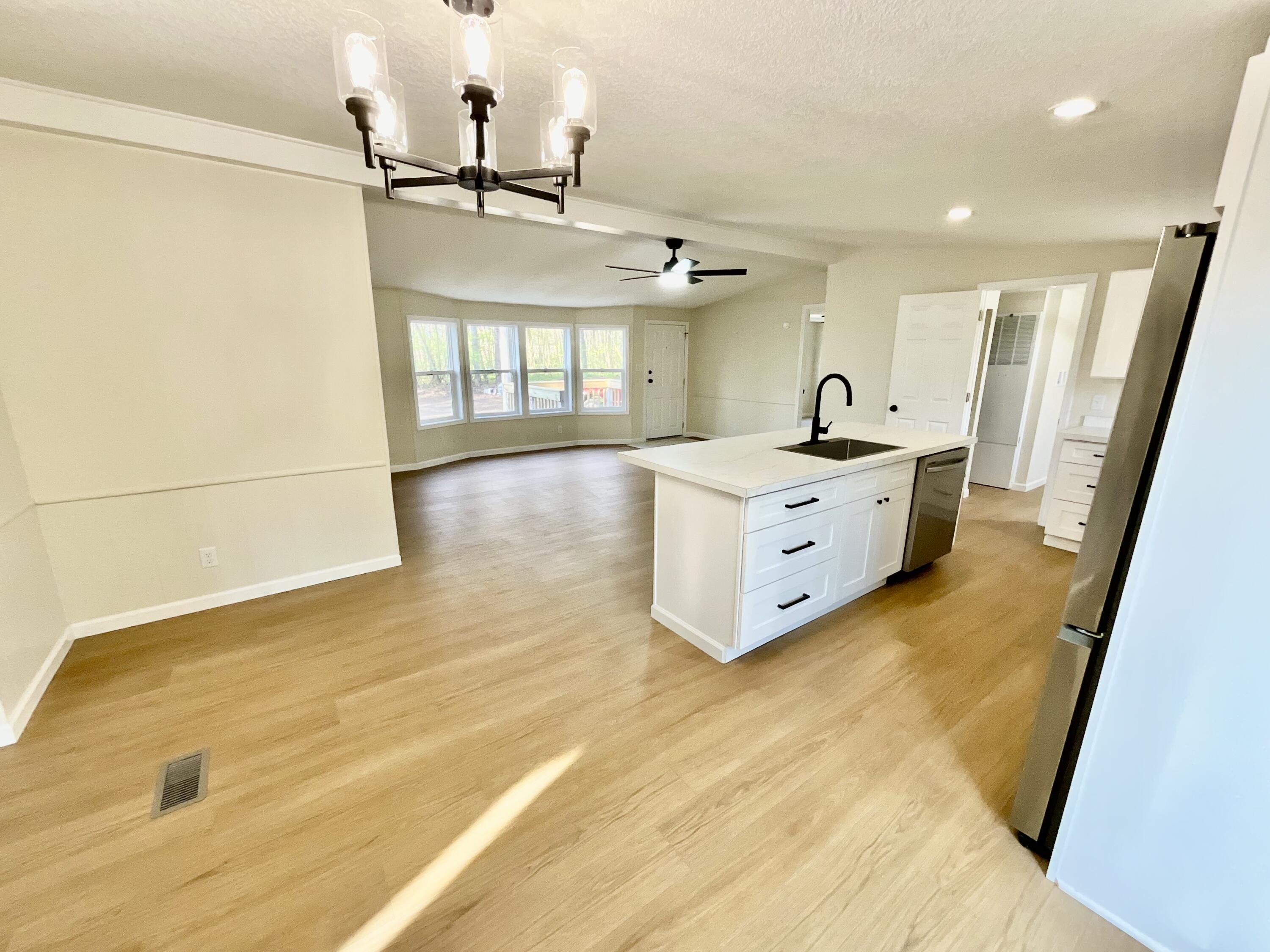 6249 East Tamarack Road Vestaburg, MI 48891 - Photo 5 of 26 Dining Area