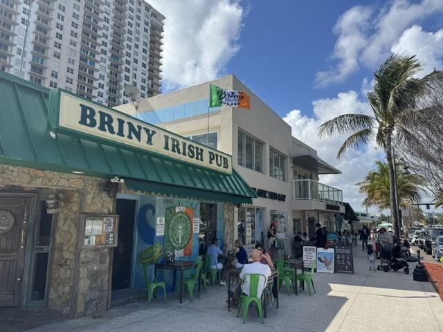 259 South Cypress Road, Unit 506 Pompano Beach, FL 33060 - Photo 18 of 20 Irish pub