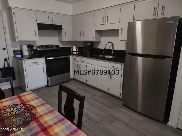 $1,900 | 2001 West Turney Avenue, Unit 6, Phoenix, AZ 85015