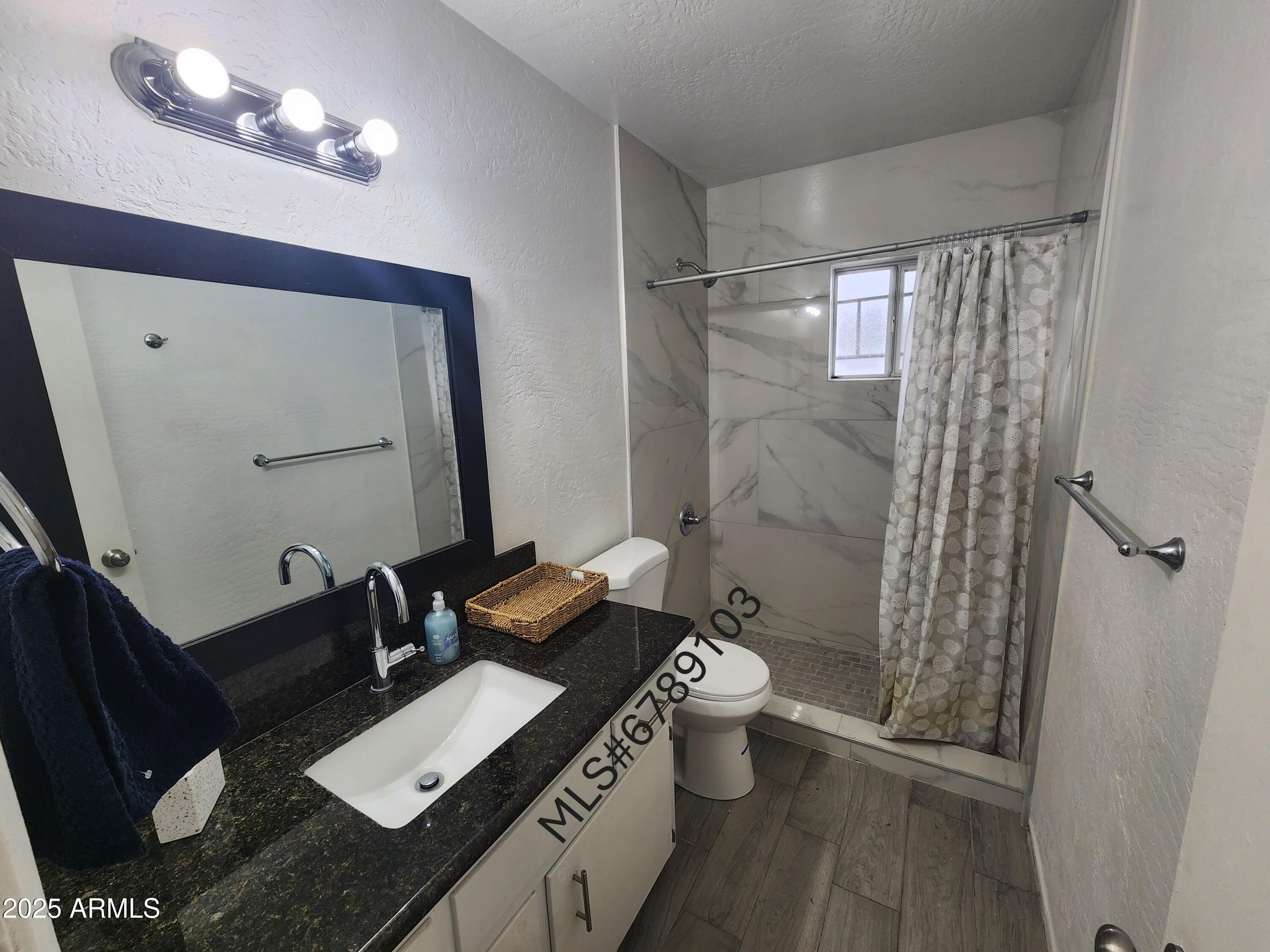 2001 West Turney Avenue, Unit 6 Phoenix, AZ 85015 - Photo 5 of 7 Bathroom