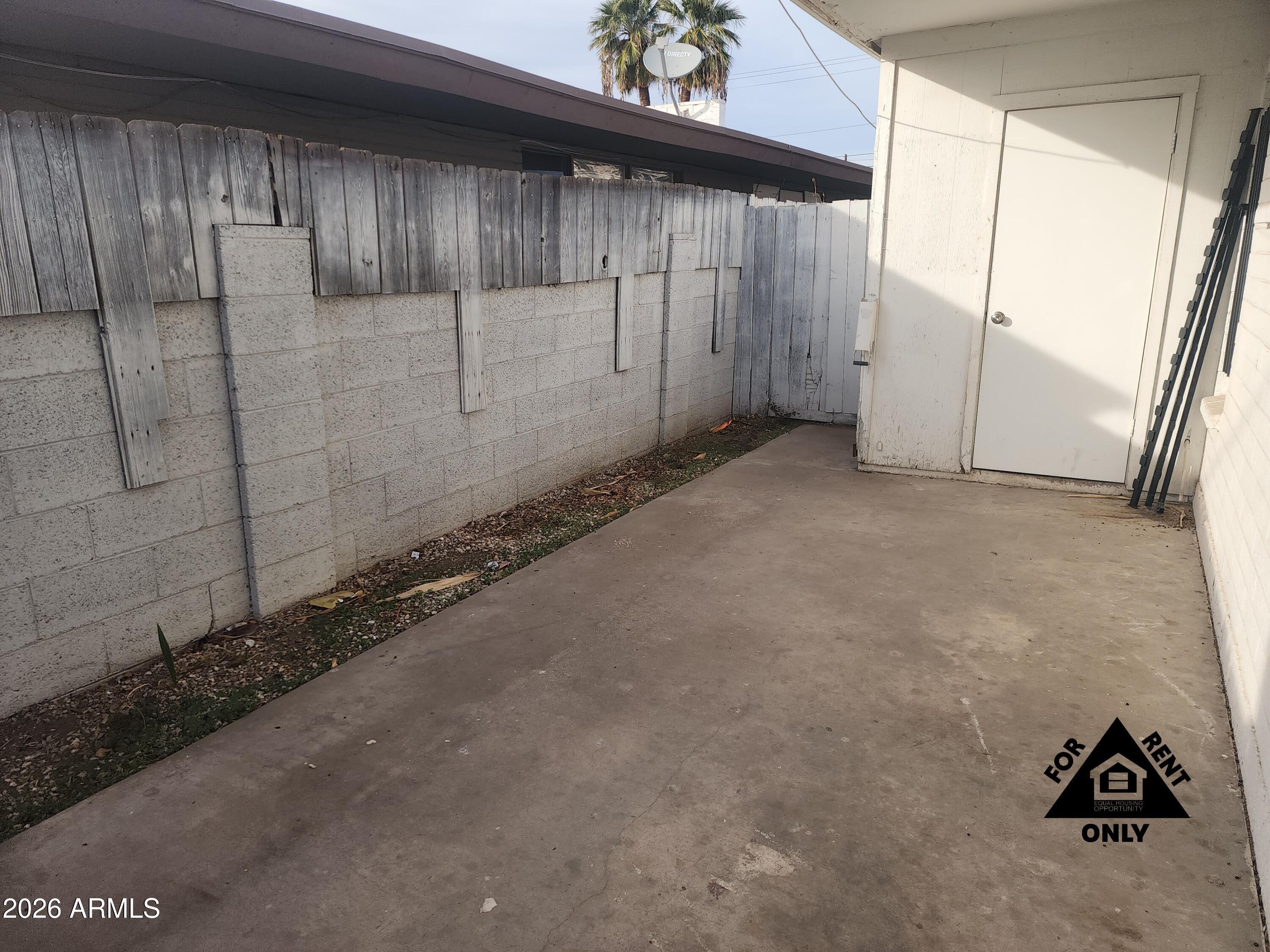 2001 West Turney Avenue, Unit 6 Phoenix, AZ 85015 - Photo 8 of 10 a view of a garage