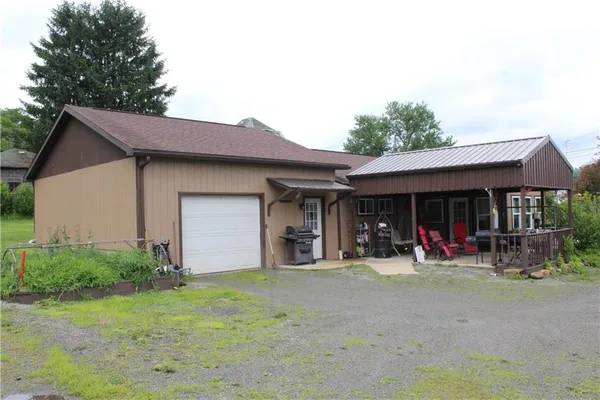 a view of a house with backyard