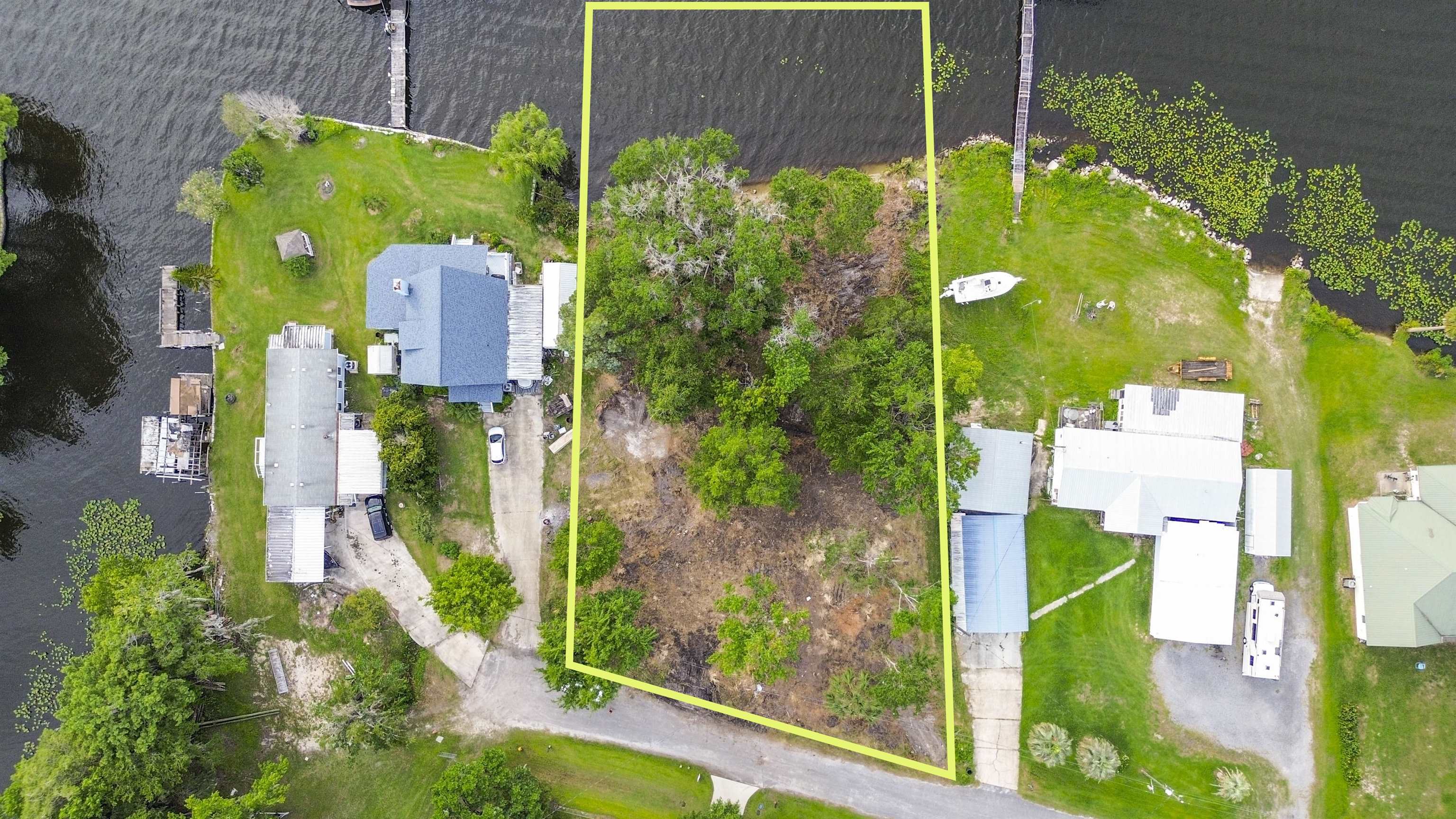 156 Rivershore Drive San Mateo, FL 32187 - Photo 2 of 9 aerial view of a house with a garden