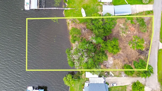 a view of a house with a street view