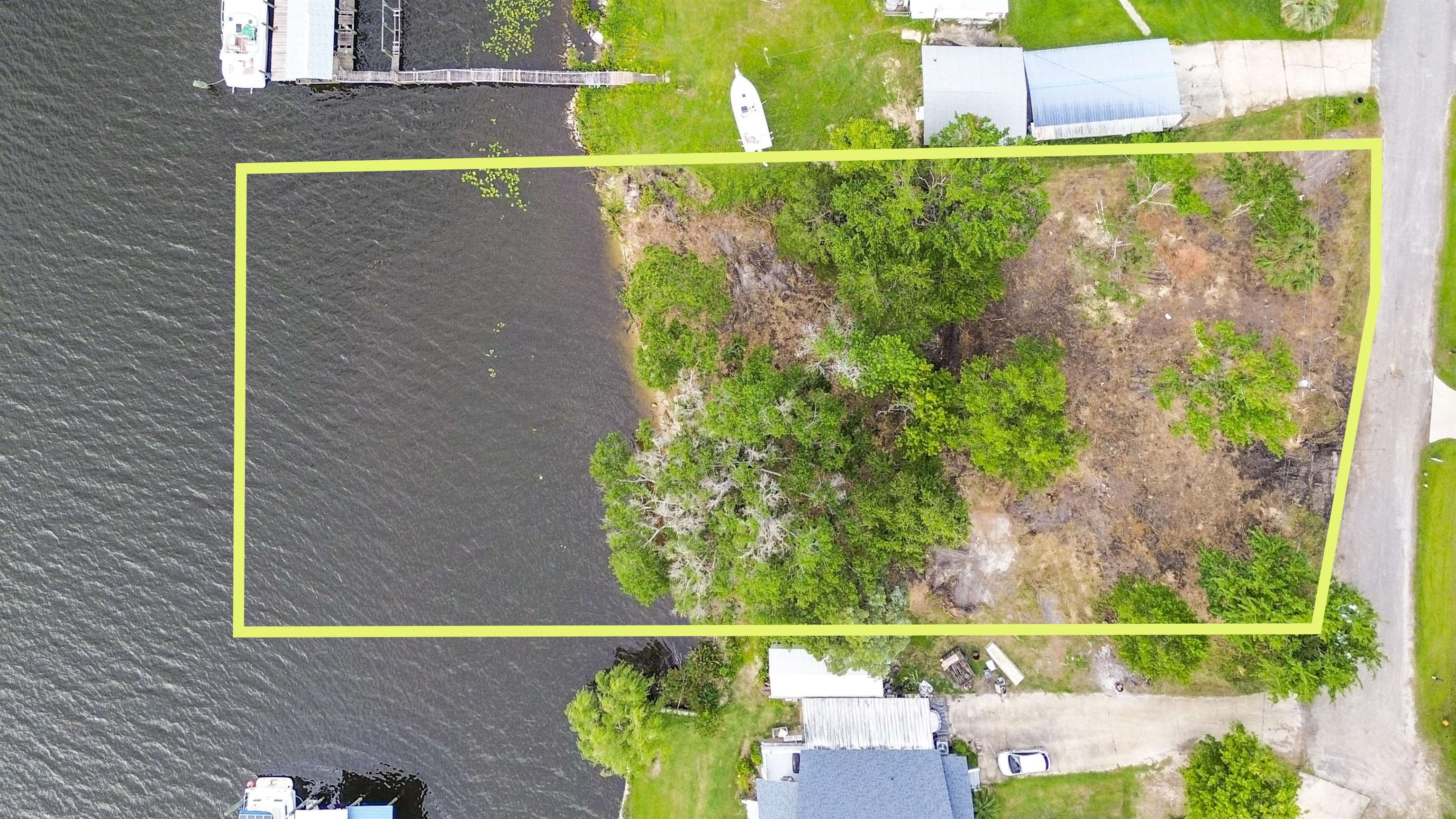 156 Rivershore Drive San Mateo, FL 32187 - Photo 3 of 9 a view of a house with a street view
