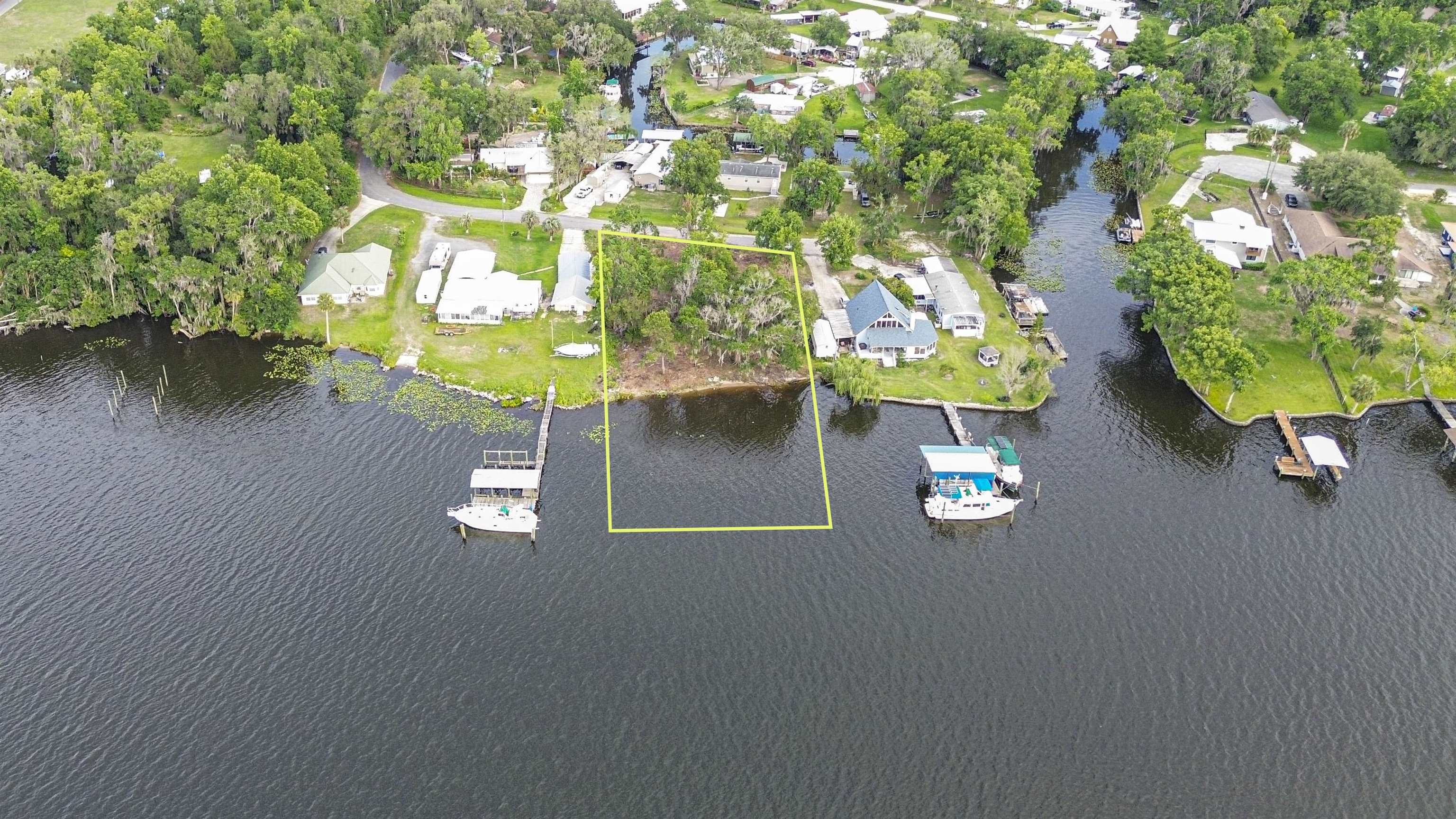 156 Rivershore Drive San Mateo, FL 32187 - Photo 4 of 9 wooden floor