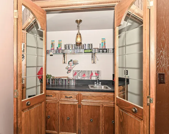 $649,900 | W267S7535 Olympia Court North, Vernon, WI 53189