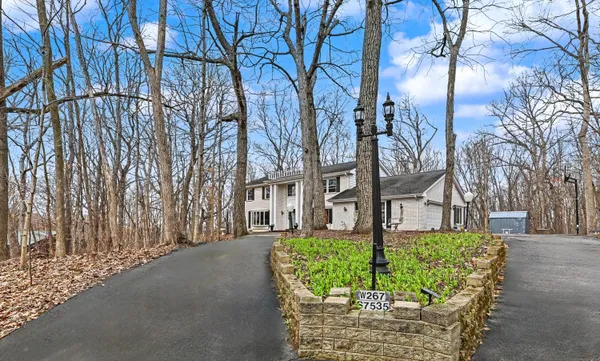 $649,900 | W267S7535 Olympia Court North, Vernon, WI 53189