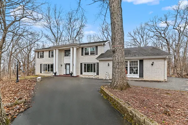 $649,900 | W267S7535 Olympia Court North, Vernon, WI 53189