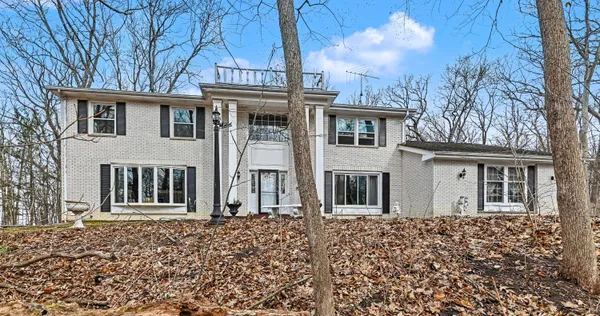 $649,900 | W267S7535 Olympia Court North, Vernon, WI 53189
