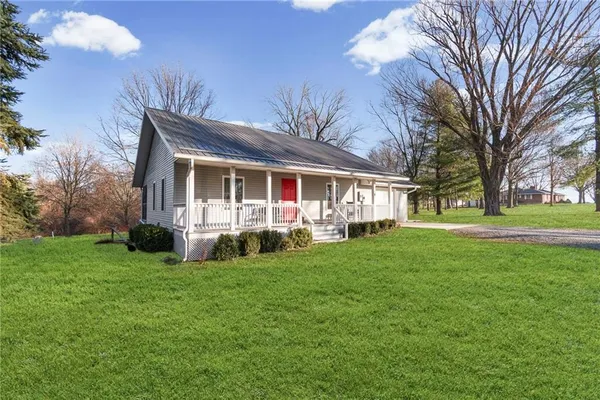 $299,999 | 25390 Cr 264 Road, Carrollton, MO 64633