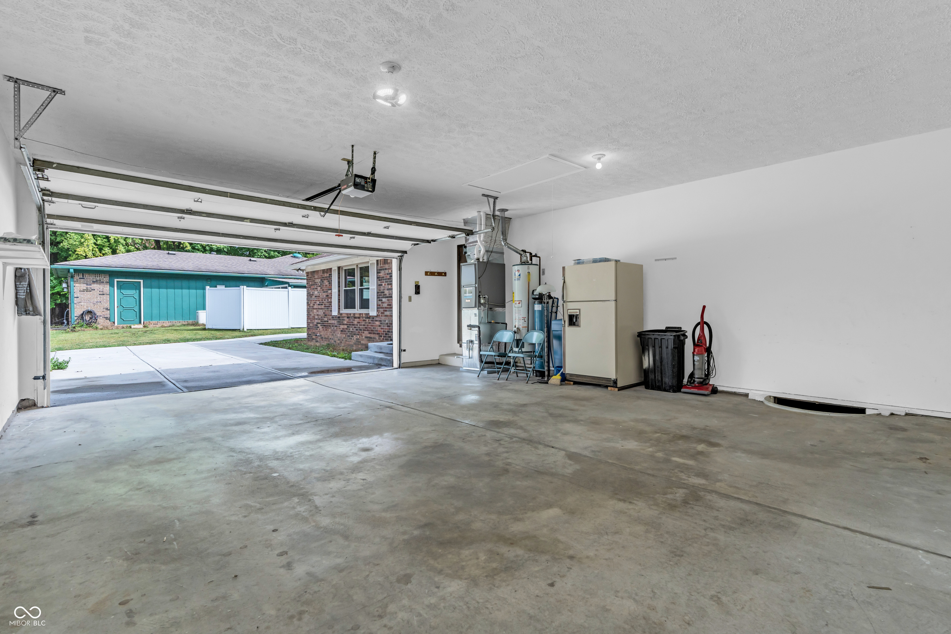 817 North Peterman Road Greenwood, IN 46142 - Photo 12 of 17