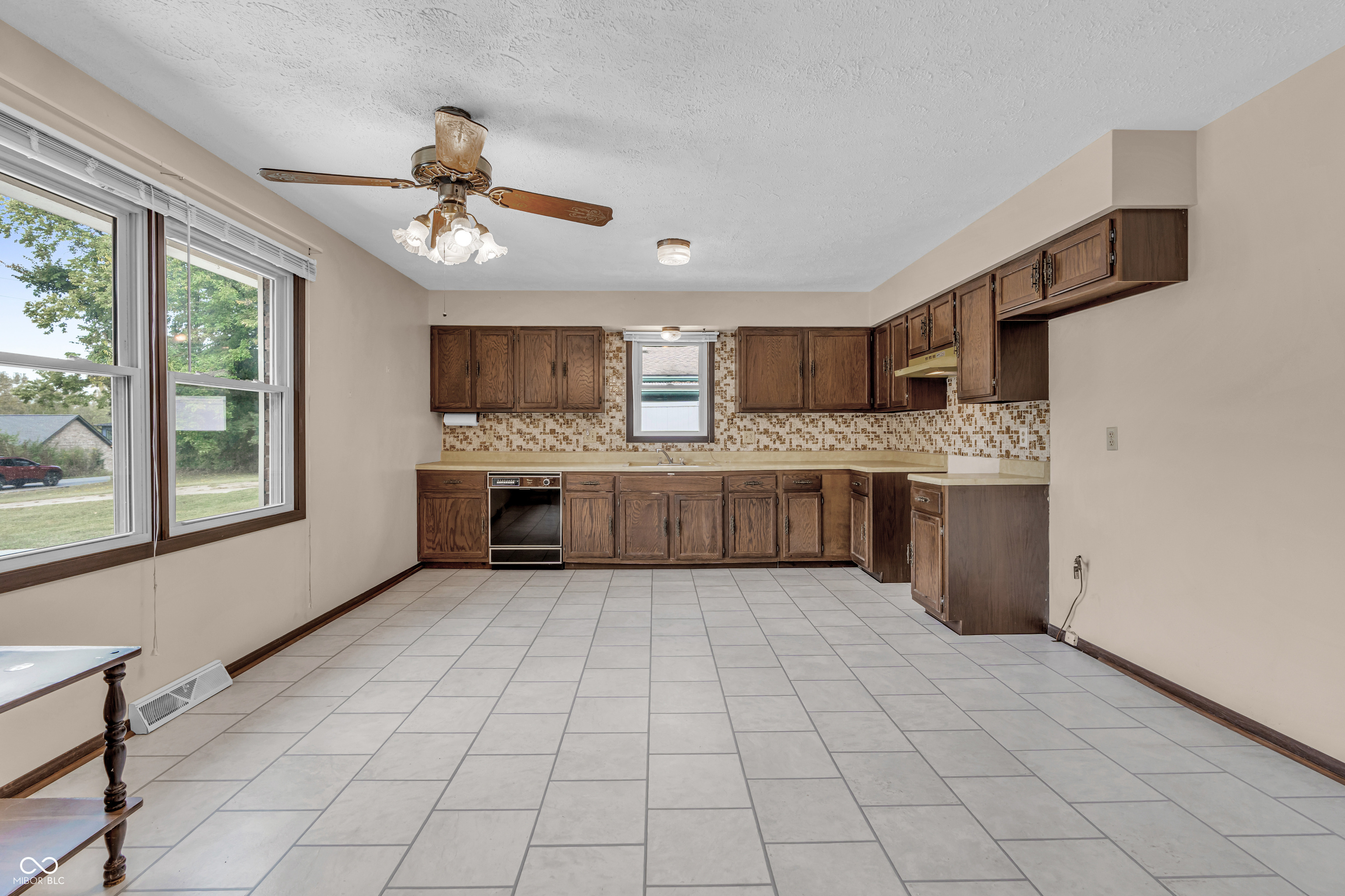 817 North Peterman Road Greenwood, IN 46142 - Photo 2 of 17