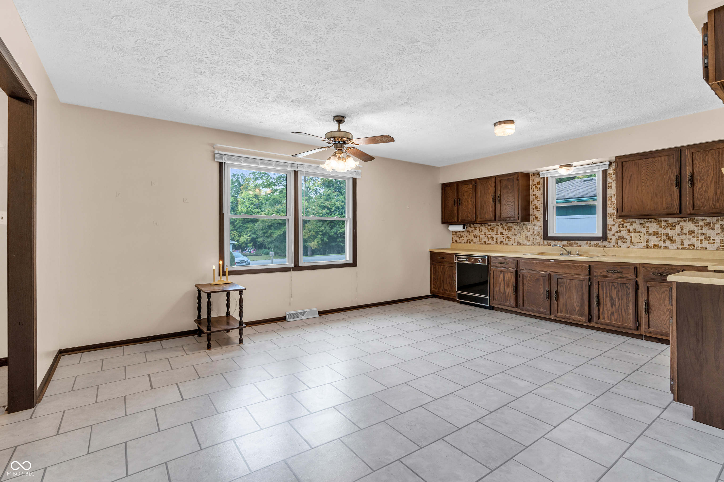 817 North Peterman Road Greenwood, IN 46142 - Photo 3 of 17