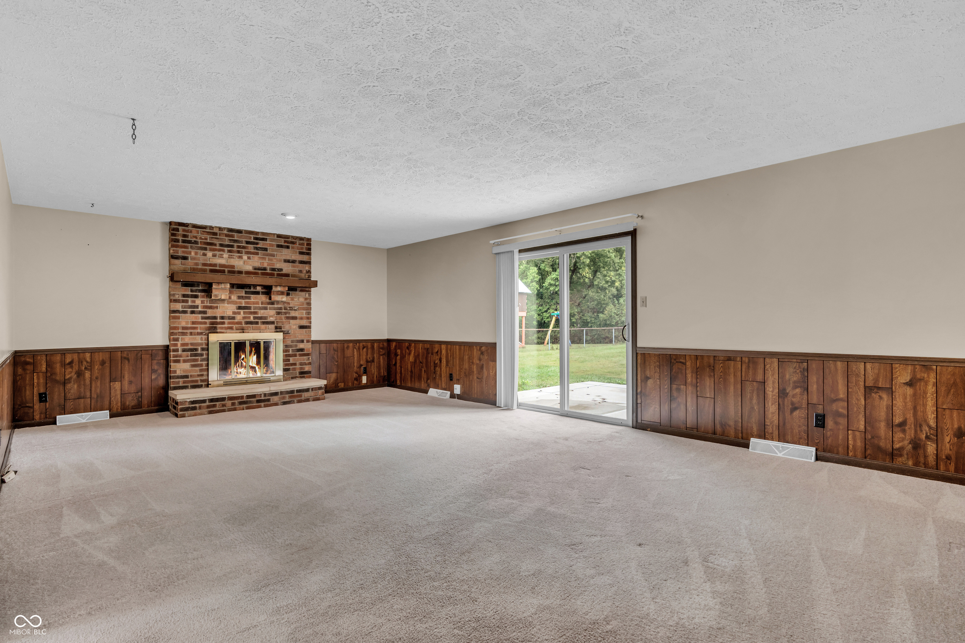 817 North Peterman Road Greenwood, IN 46142 - Photo 4 of 17