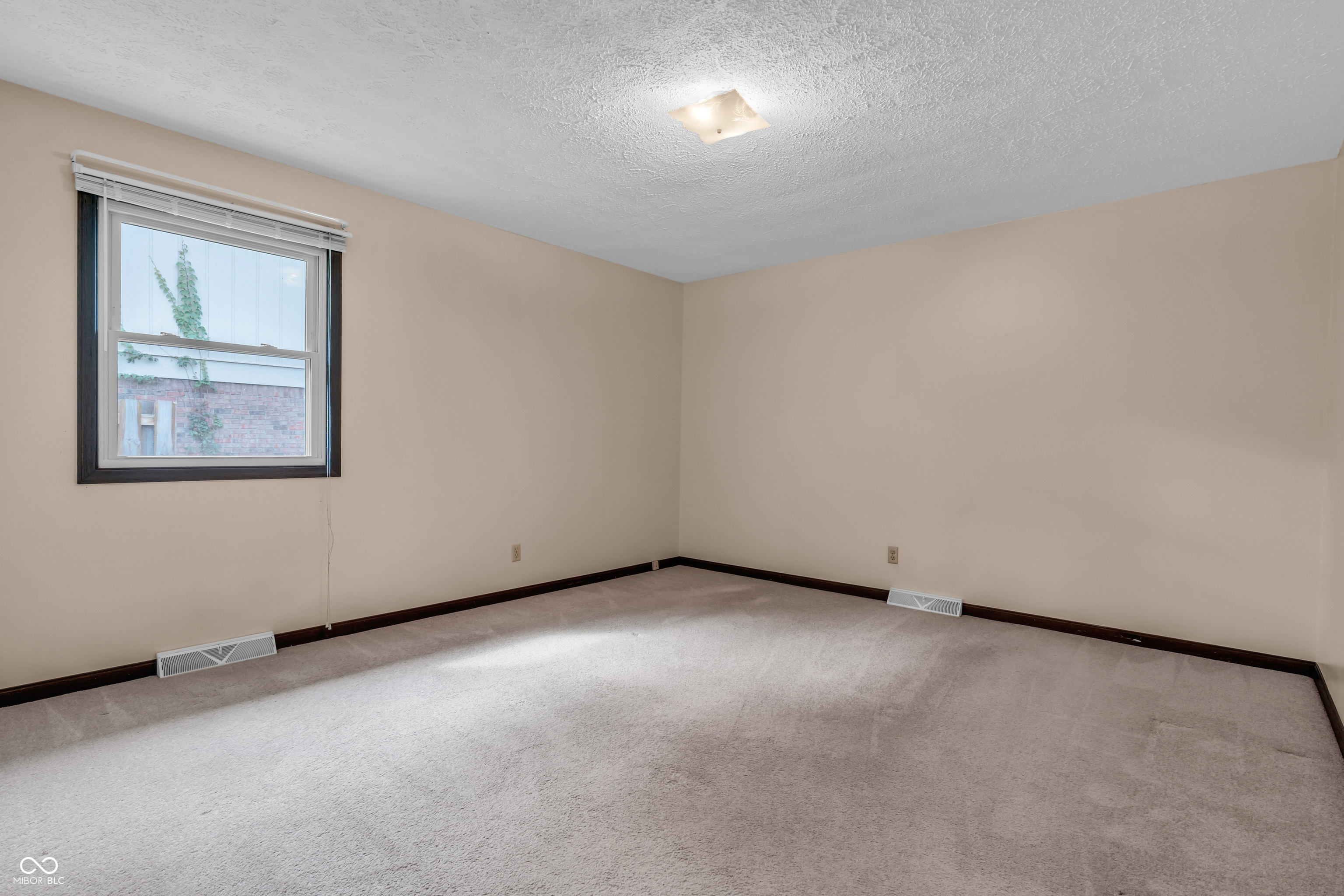 817 North Peterman Road Greenwood, IN 46142 - Photo 5 of 17