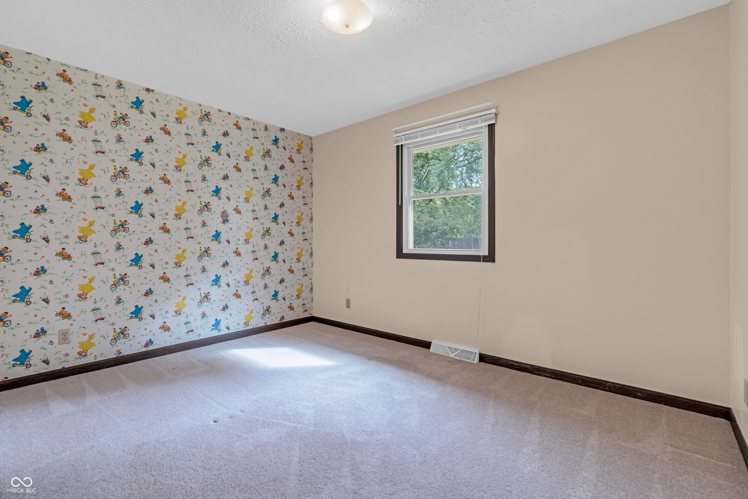 817 North Peterman Road Greenwood, IN 46142 - Photo 8 of 17