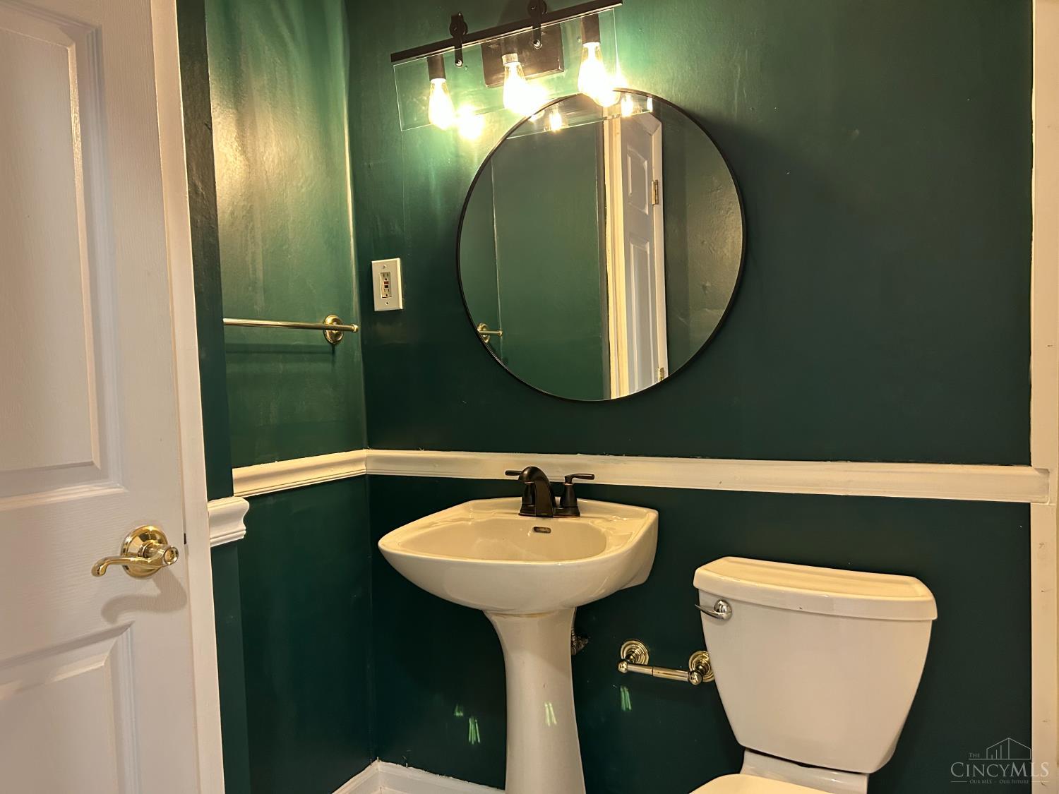 3744 Dina Avenue Cincinnati, OH 45211 - Photo 4 of 15