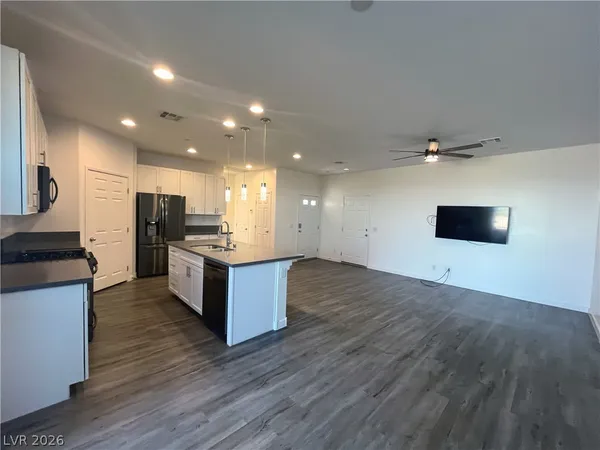 $2,300 | 1533 Franklin Lane, Boulder City, NV 89005