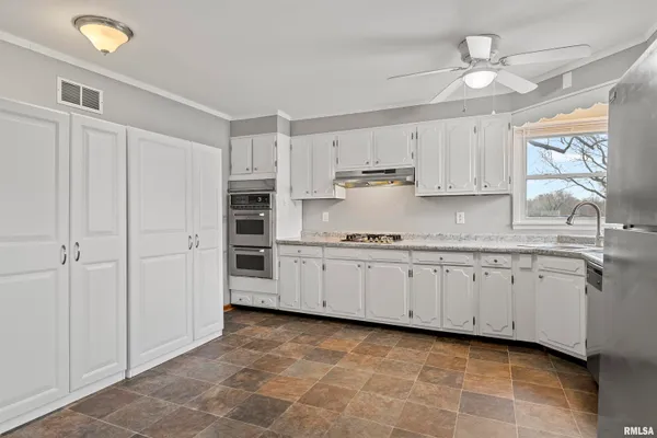 $185,000 | 213 East McManus Street, Buffalo, IL 62515