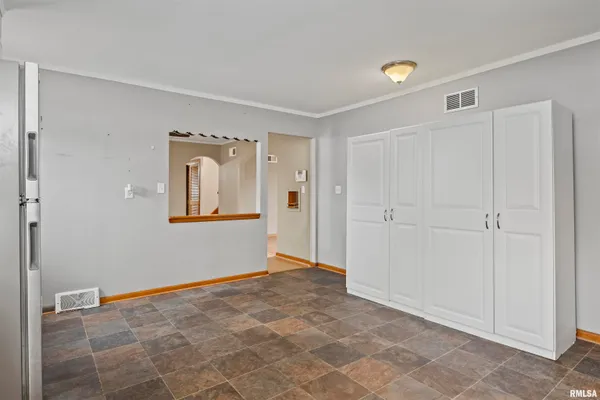 $185,000 | 213 East McManus Street, Buffalo, IL 62515