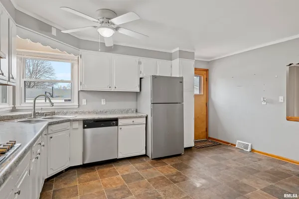 $185,000 | 213 East McManus Street, Buffalo, IL 62515