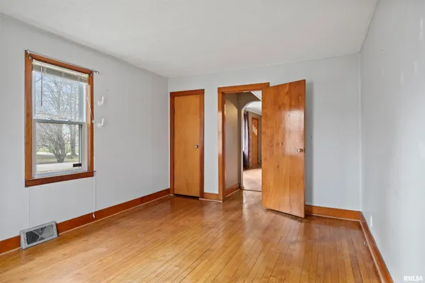 $185,000 | 213 East McManus Street, Buffalo, IL 62515