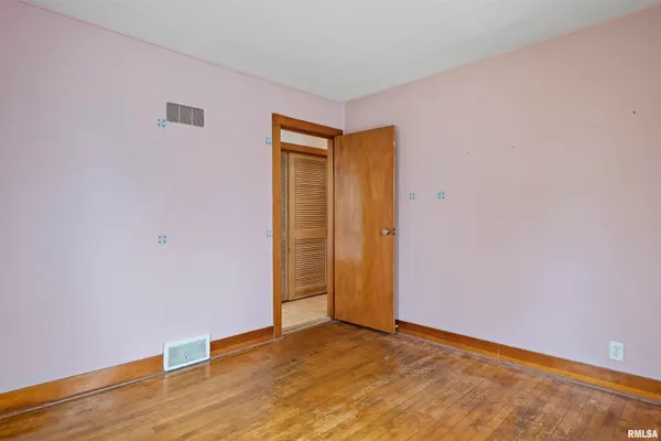 $185,000 | 213 East McManus Street, Buffalo, IL 62515