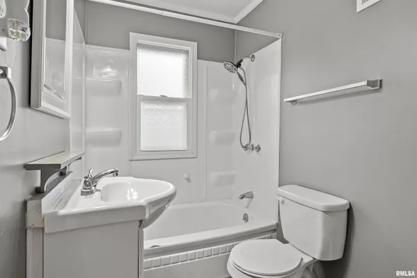 $185,000 | 213 East McManus Street, Buffalo, IL 62515