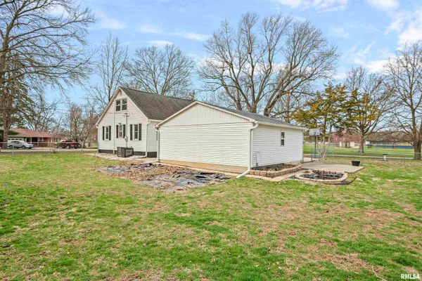 $185,000 | 213 East McManus Street, Buffalo, IL 62515