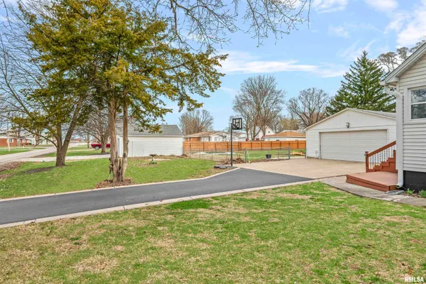 $185,000 | 213 East McManus Street, Buffalo, IL 62515