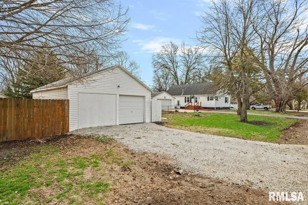 $185,000 | 213 East McManus Street, Buffalo, IL 62515