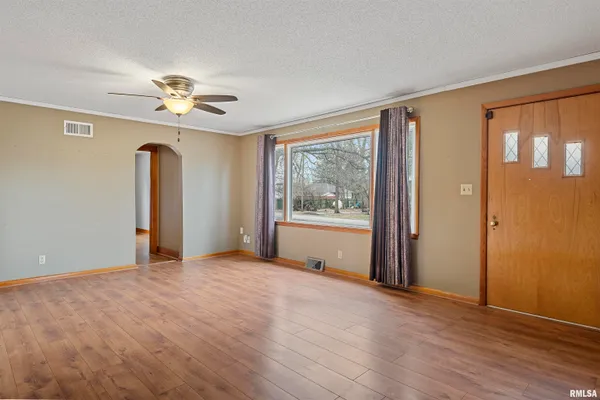 $185,000 | 213 East McManus Street, Buffalo, IL 62515