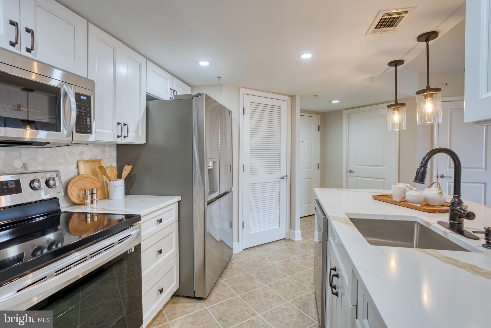 11800 Sunset Hills Road, Unit 913 Reston, VA 20190 - Photo 10 of 52 Upgraded LG Appliances
