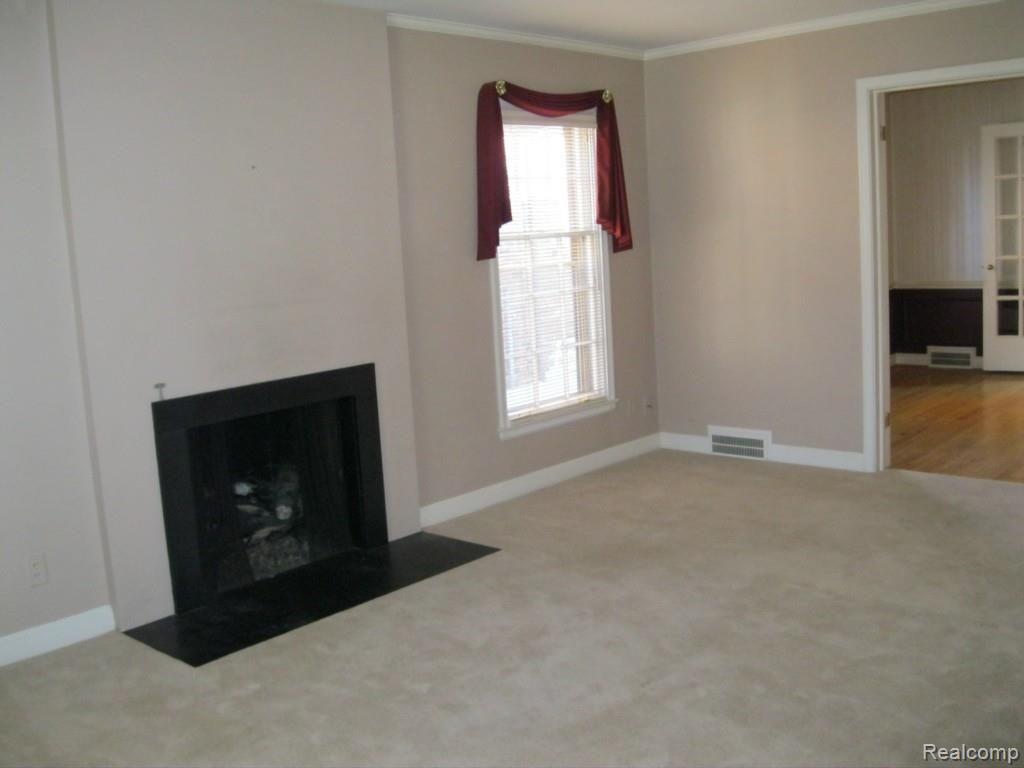 320 Merriweather Road Grosse Pointe, MI 48236 - Photo 3 of 11 Living Room