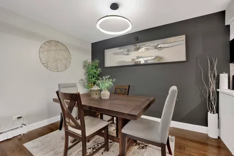 $180,000 | 1188 Royal Glen Drive, Unit 126, Glen Ellyn, IL 60137