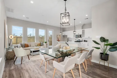 $369,900 | 5917 Wheatley Holw Lane, Houston, TX 77091