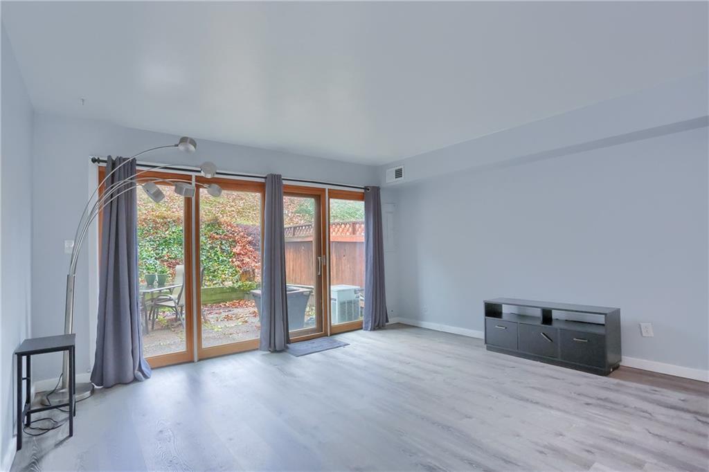 444 Country View Court Pittsburgh, PA 15205 - Photo 13 of 33