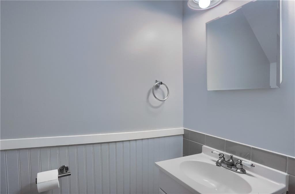 444 Country View Court Pittsburgh, PA 15205 - Photo 17 of 33