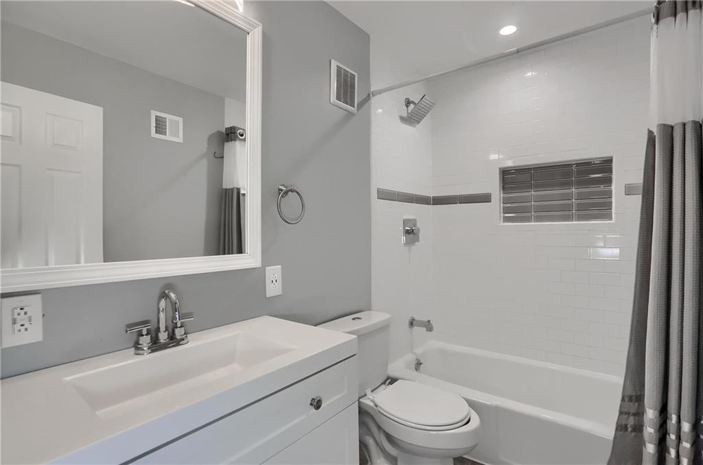 444 Country View Court Pittsburgh, PA 15205 - Photo 19 of 33