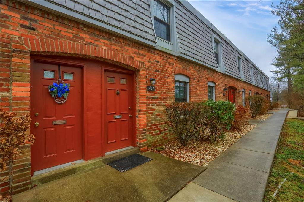 444 Country View Court Pittsburgh, PA 15205 - Photo 2 of 33