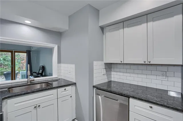 $175,000 | 444 Country View Court, Pittsburgh, PA 15205