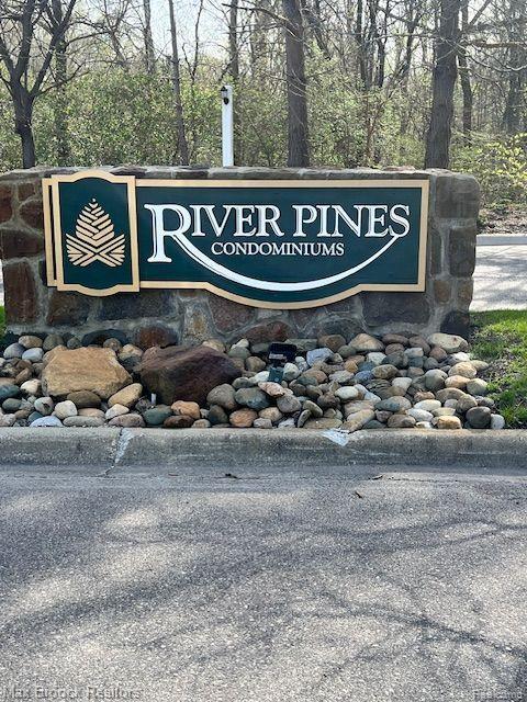 22255 River Ridge Trail Farmington Hills, MI 48335 - Photo 2 of 2