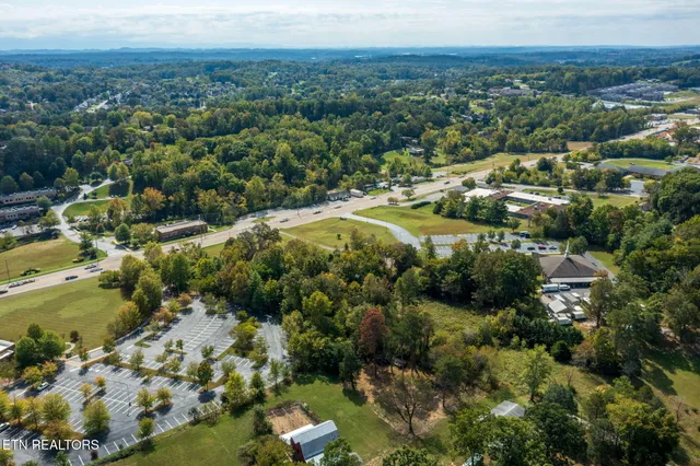 $6,000,000 | 12805 Kingston Pike, Farragut, TN 37934