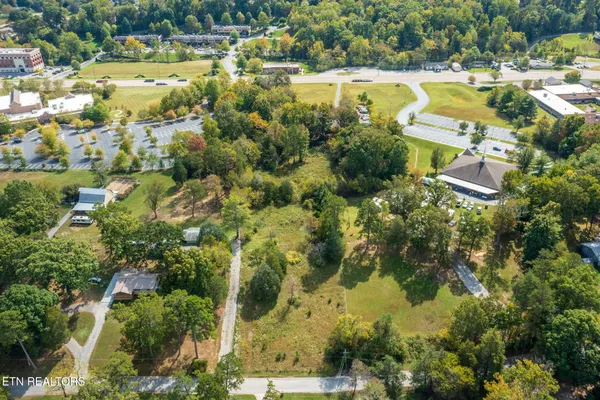 $6,000,000 | 12805 Kingston Pike, Farragut, TN 37934