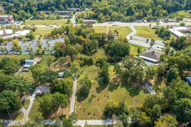 $6,000,000 | 12805 Kingston Pike, Farragut, TN 37934