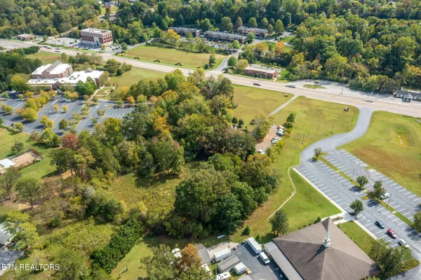$6,000,000 | 12805 Kingston Pike, Farragut, TN 37934