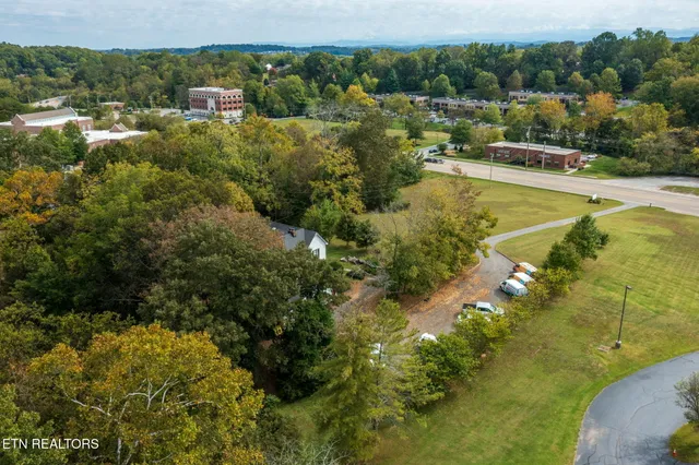 $6,000,000 | 12805 Kingston Pike, Farragut, TN 37934