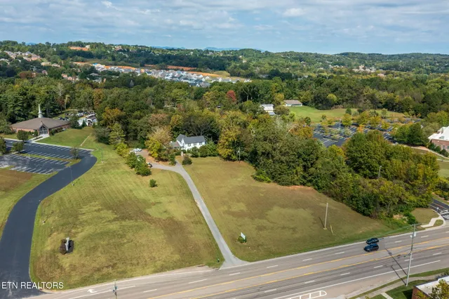 $6,000,000 | 12805 Kingston Pike, Farragut, TN 37934